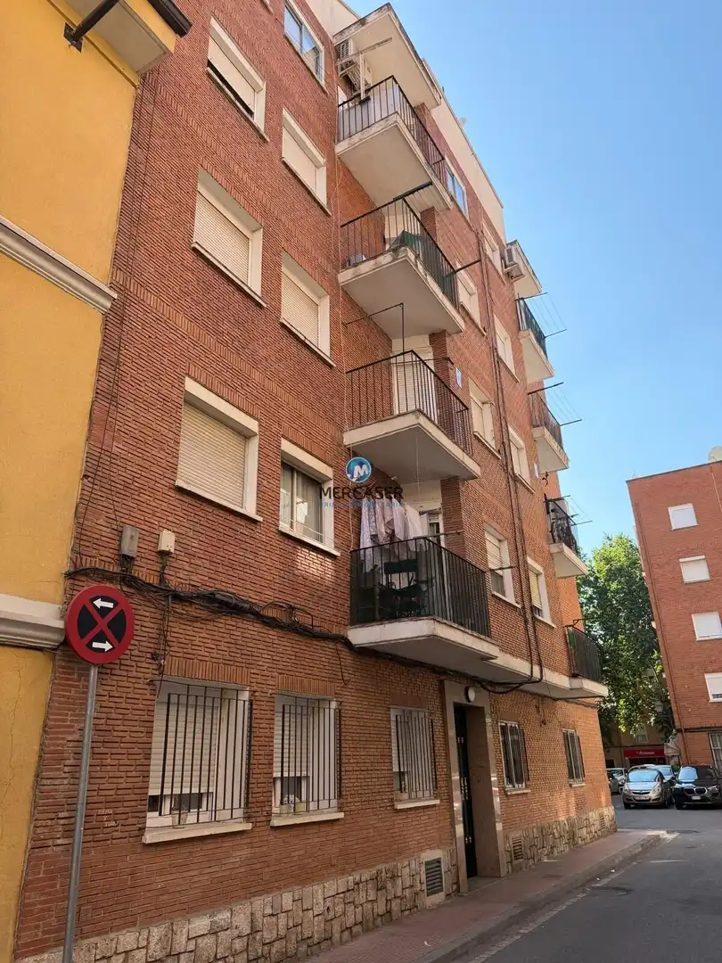 Außenansicht von Wohnung zur Miete in Alcalá de Henares mit Heizung, Möbliert und Balkon