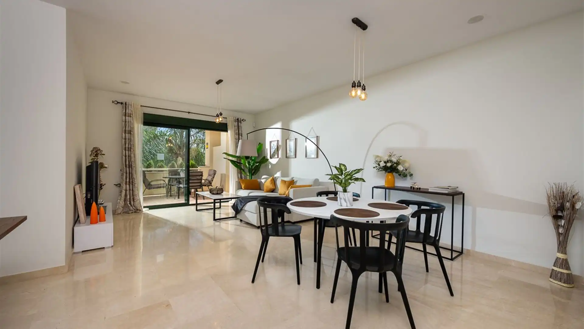 Comedor de Apartamento en venta en Marbella con Aire acondicionado