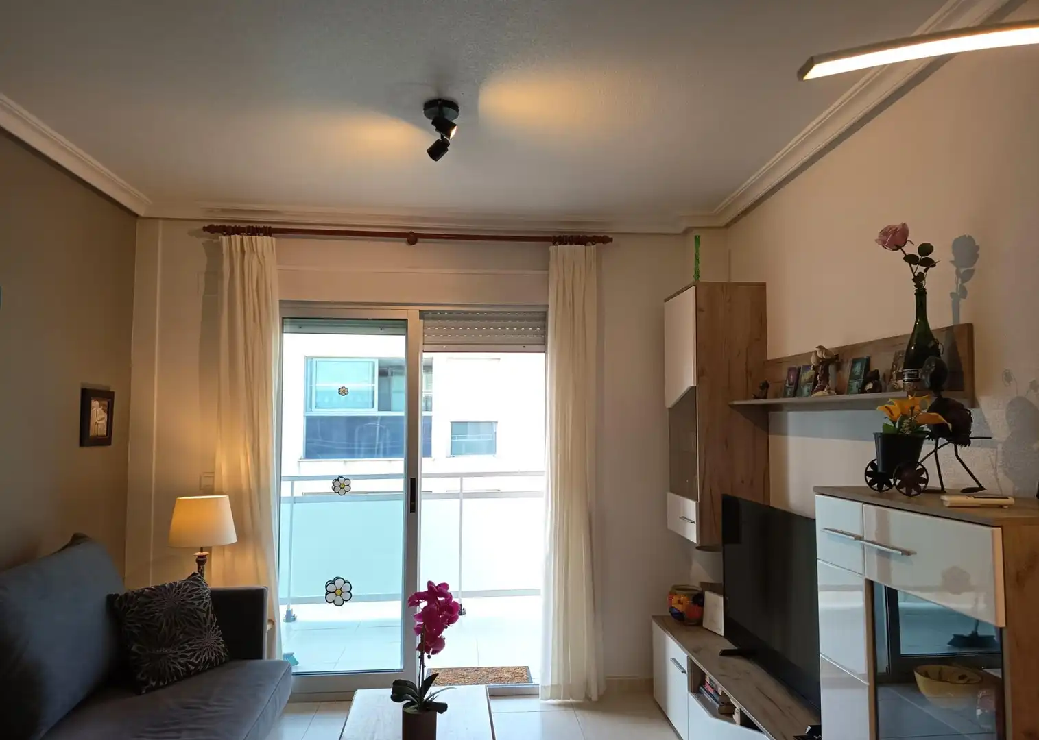 Wohnzimmer von Dachboden zum Verkauf in Orihuela mit Klimaanlage, Terrasse und Schwimmbad