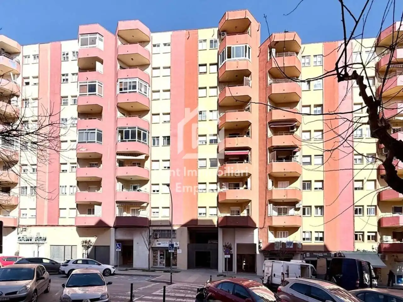 Außenansicht von Wohnung zum Verkauf in Figueres mit Klimaanlage, Heizung und Parkett