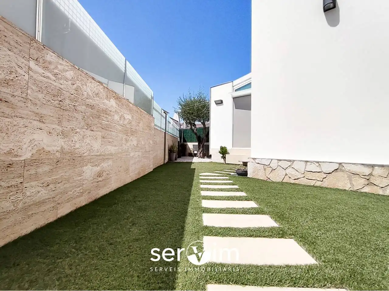 Jardín de Casa adosada en venta en Girona con Aire acondicionado, Calefacción y Jardín privado
