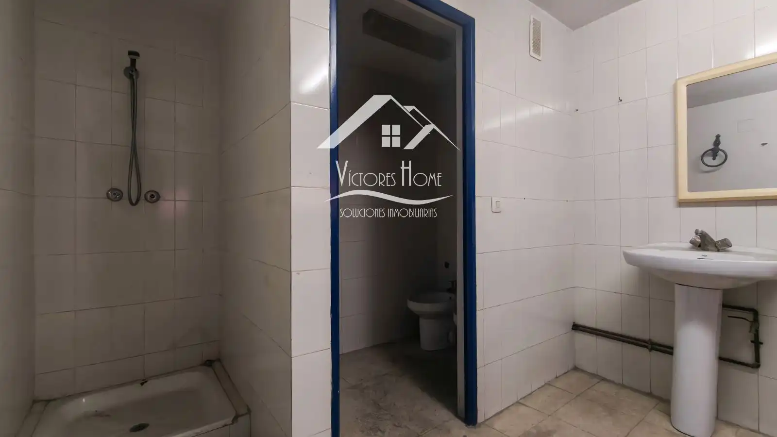 Bathroom of Industrial buildings for sale in Madrid
