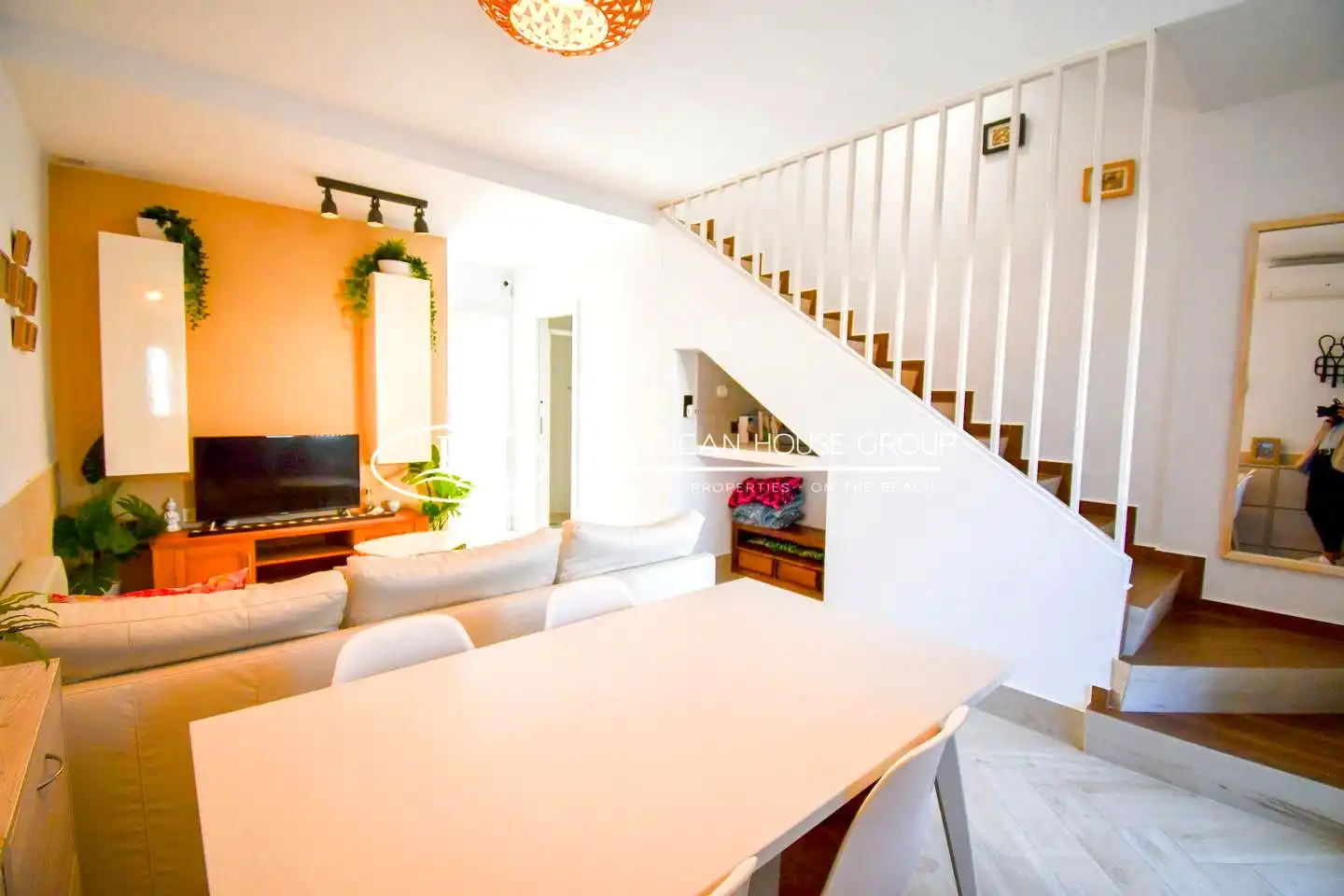 Sala d'estar de Casa o xalet en venda en Chiclana de la Frontera amb Aire condicionat, Jardí privat i Terrassa
