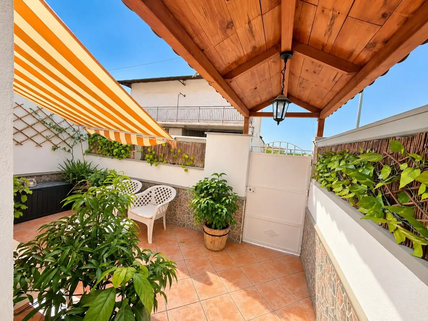 House with terrace for sale in Calle Islas canarias, imagen 2