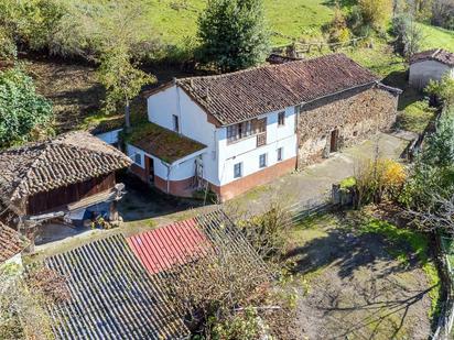 Außenansicht von Country house zum verkauf in Quirós