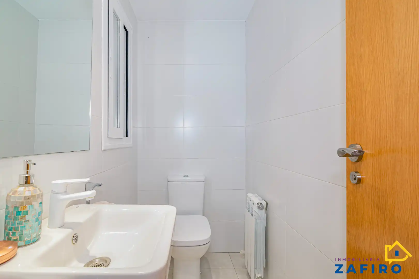 Casa aparellada amb terrassa en venda a Jun, imagen 16