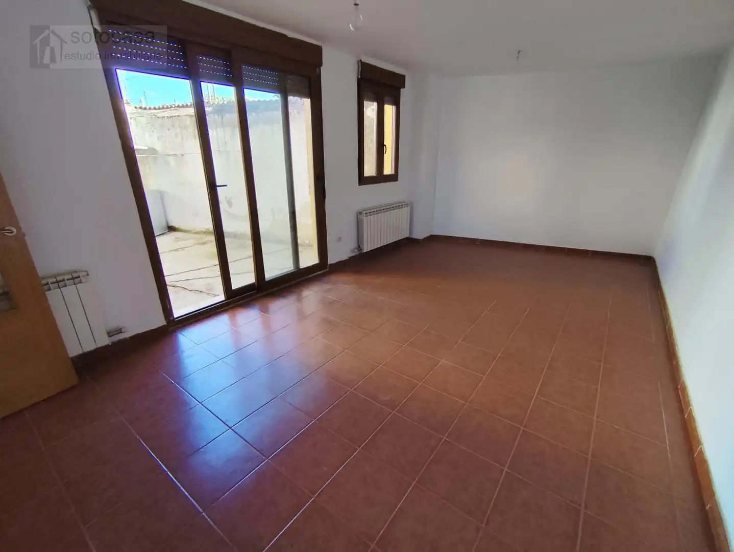 Sala d'estar de Casa adosada en venda en Corcos amb Calefacció