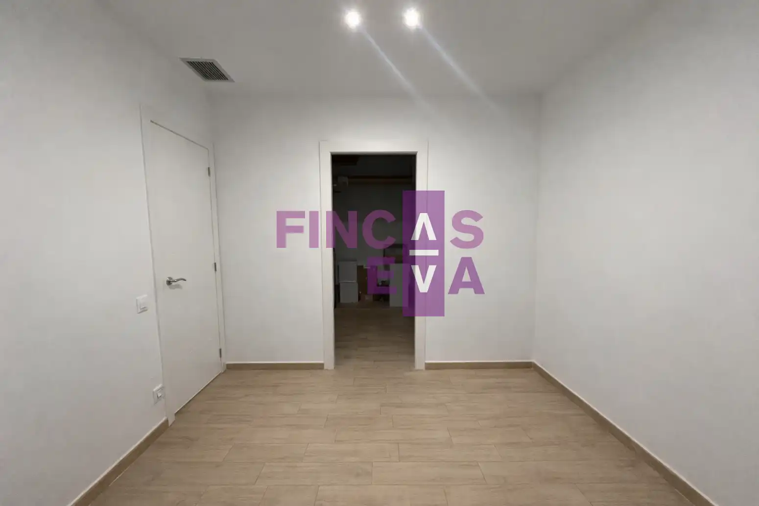 Flat for sale in Barcelona  with Air Conditioner and Heating