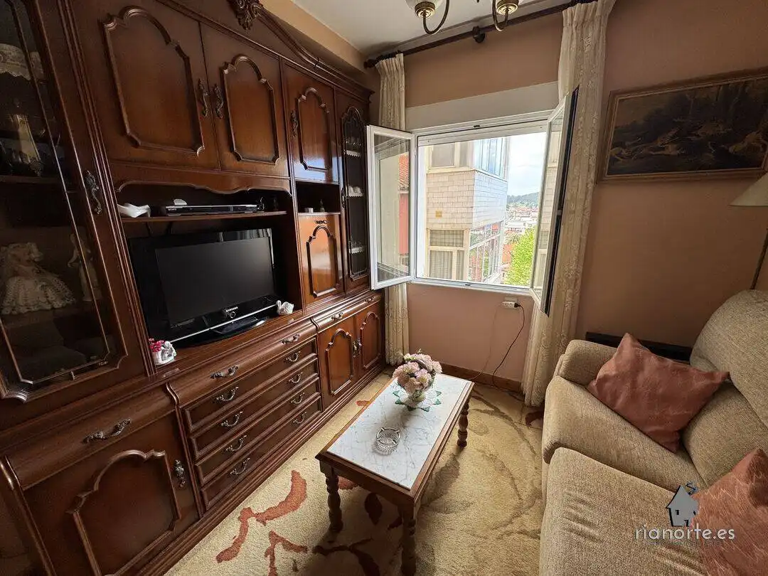 Sala de estar de Piso en venta en Ribadesella con Calefacción