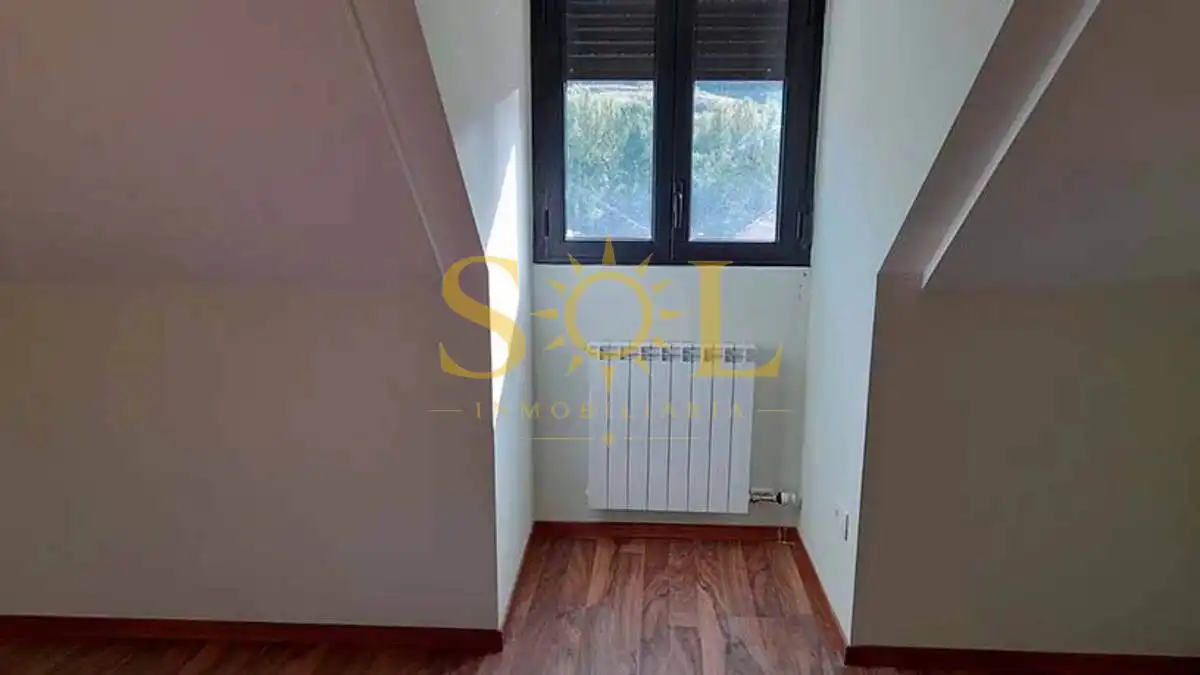 Habitación de Dúplex en venta en Puebla de Lillo con Calefacción, Parquet y Terraza