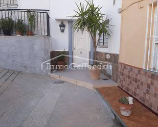 Vista exterior de Casa adosada en venda en Vélez-Málaga amb Terrassa