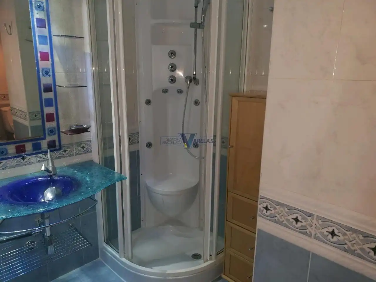 Badezimmer von Wohnungen zur Miete in Ourense Capital  mit Klimaanlage, Heizung und Parkett