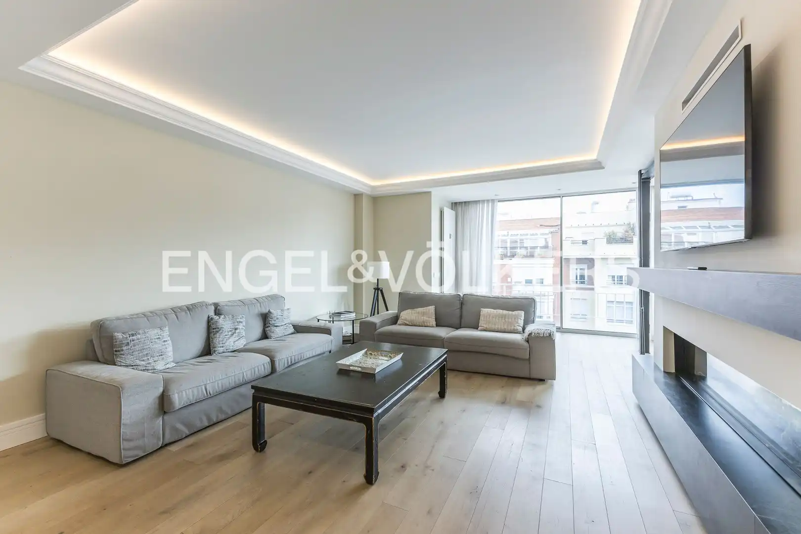 Flat with terrace to rent in Diego de León, imagen 4