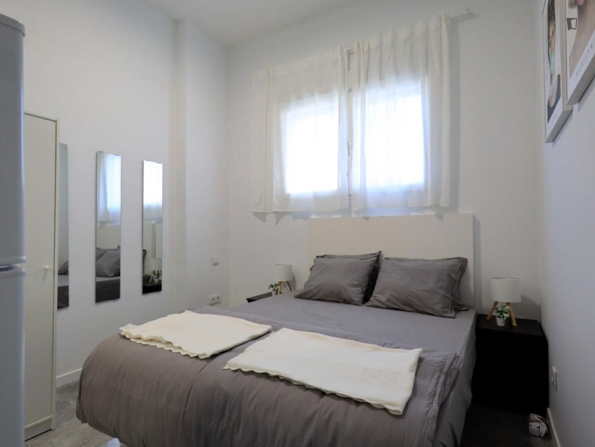 Bedroom of Apartment to share in  Madrid Capital  with Air Conditioner, Heating and Furnished