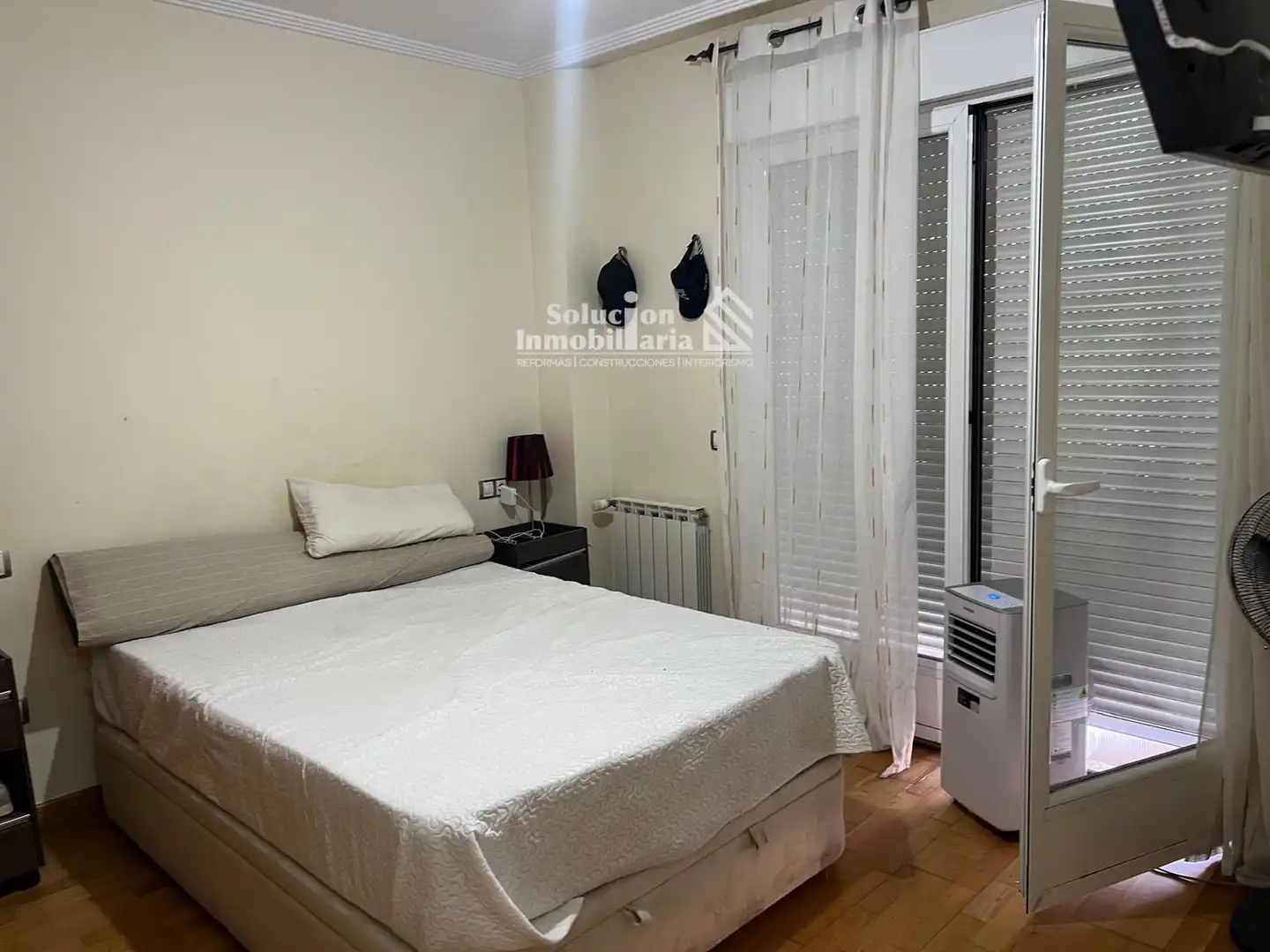 Dormitori de Apartament en venda en Salamanca amb Calefacció, Terrassa i Moblat
