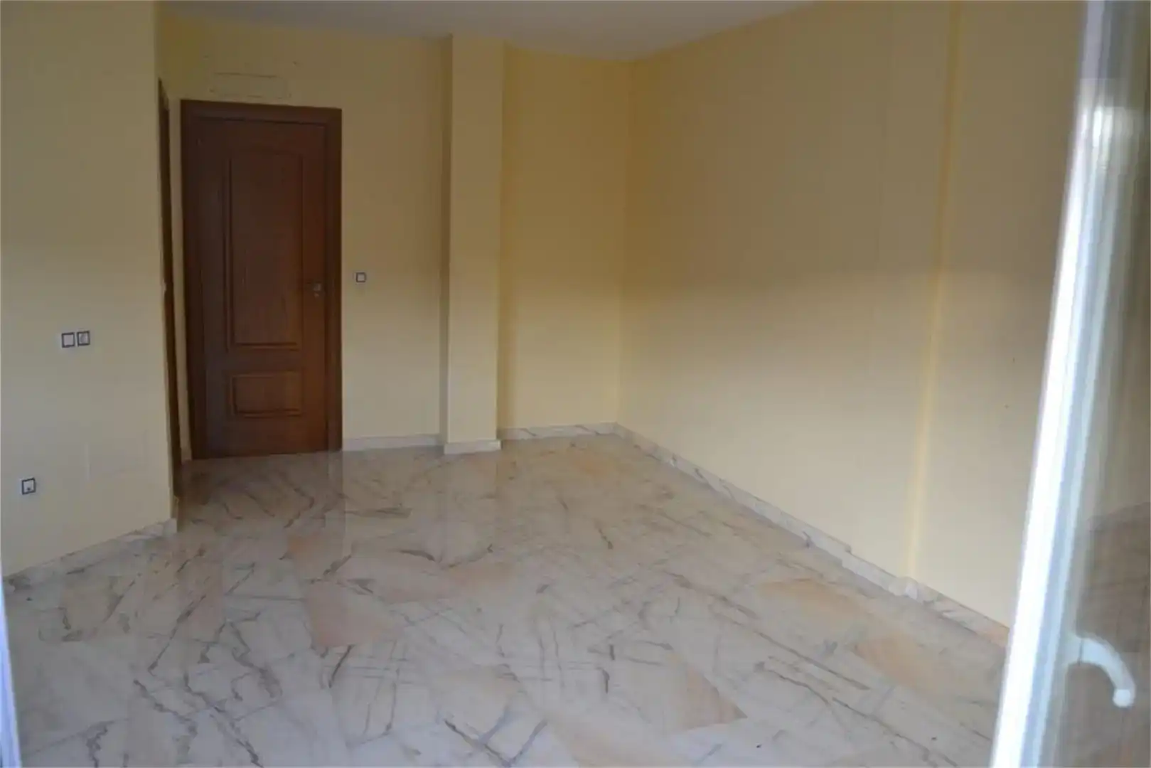 Dormitori de Casa adosada en venda en Fuerte del Rey amb Balcó