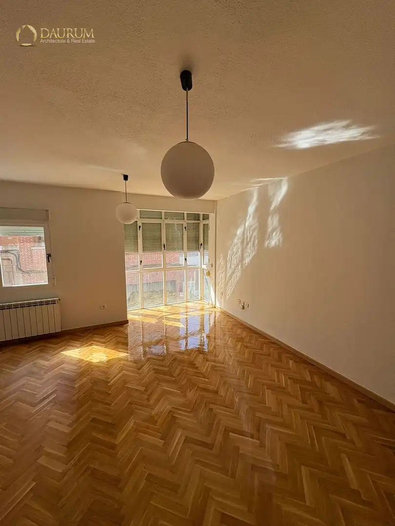 Sala de estar de Piso en venta en  Madrid Capital con Aire acondicionado y Calefacción