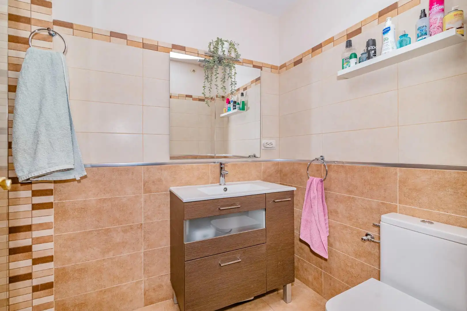 Baño de Piso en venta en La Zubia con Aire acondicionado y Amueblado