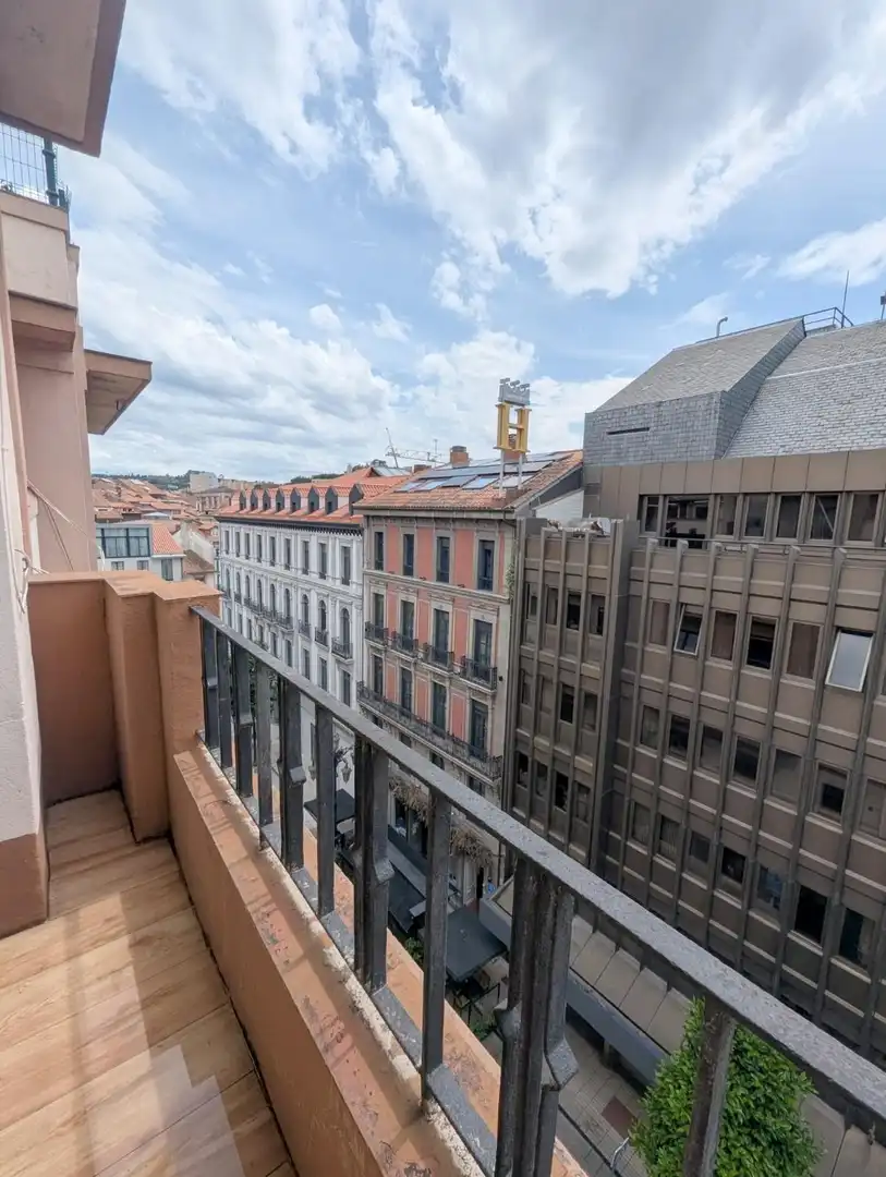 Außenansicht von Dachboden zur Miete in Oviedo  mit Heizung, Möbliert und Balkon
