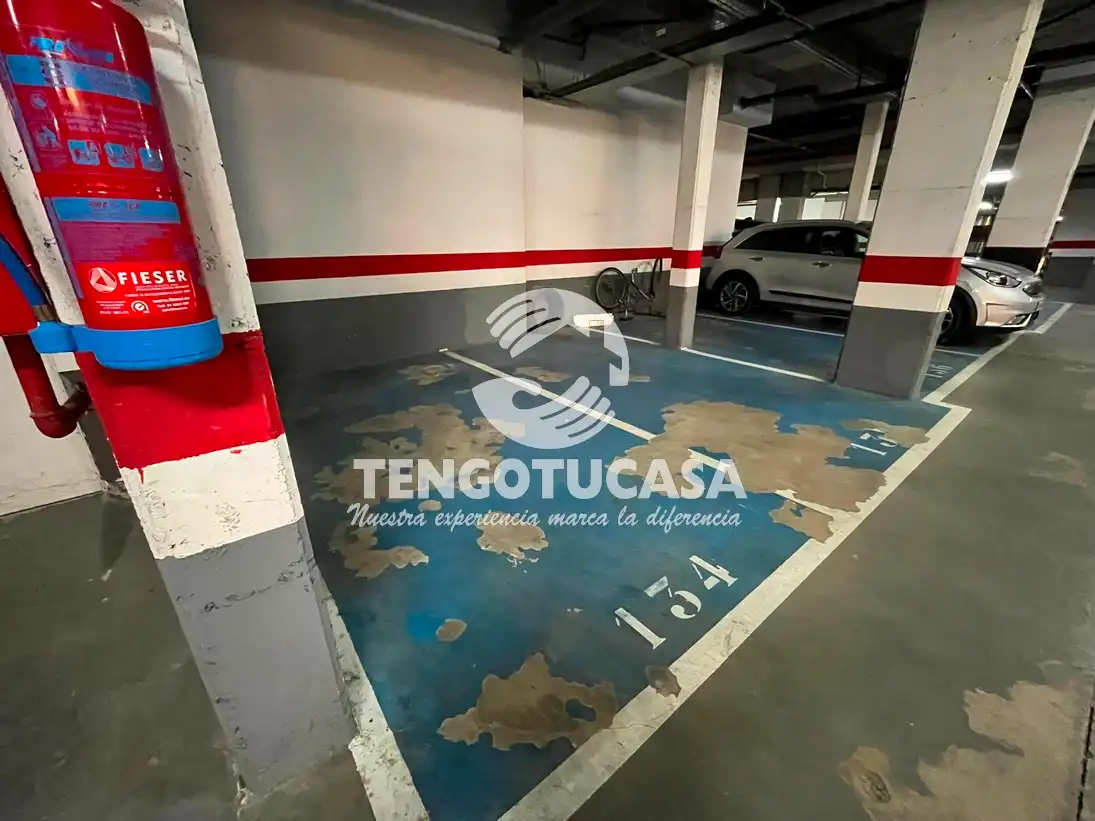 Parking of Flat for rent in Madrid  with Air Conditioner