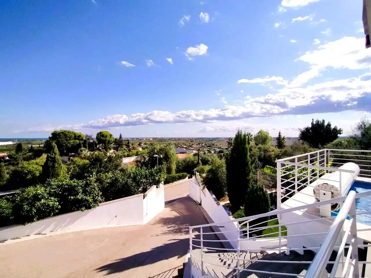 Vista exterior de Casa o chalet en venta en Oliva con Aire acondicionado, Jardín privado y Terraza