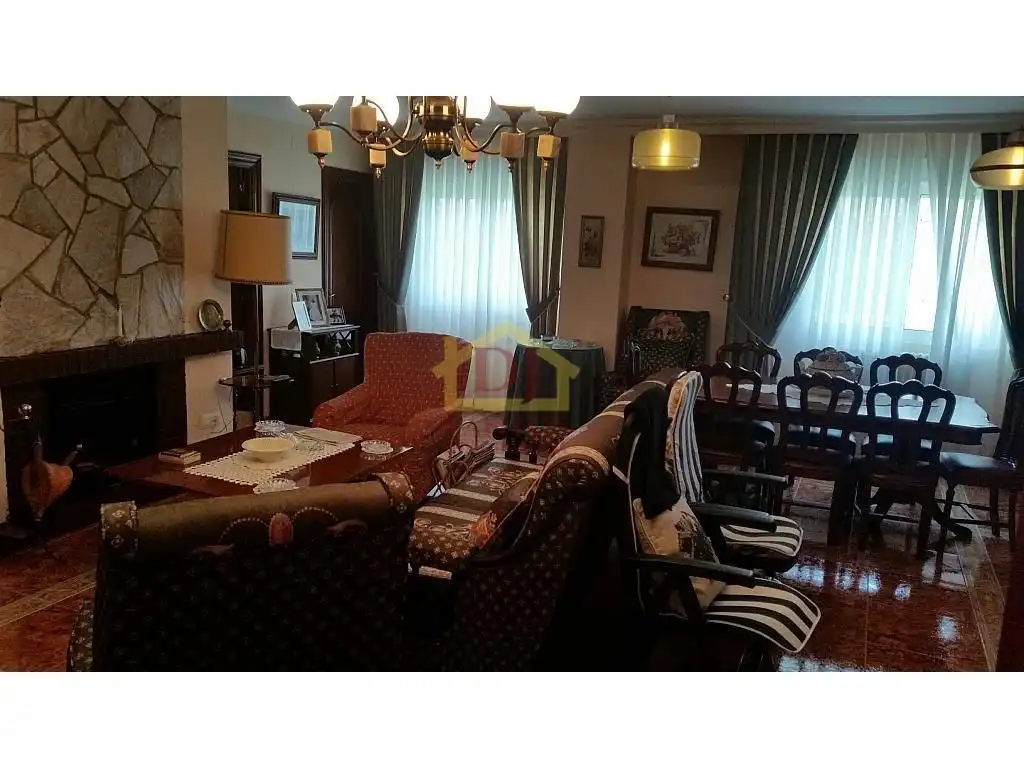 Sala d'estar de Casa o xalet en venda en Castellanos de Villiquera amb Calefacció, Jardí privat i Terrassa