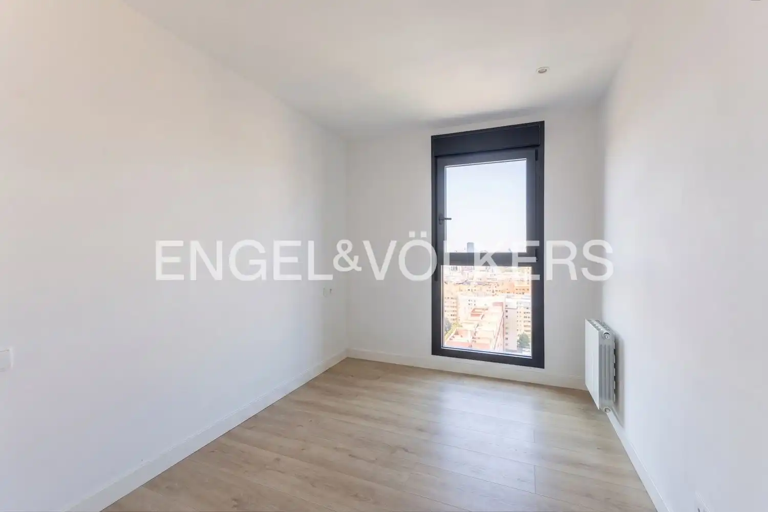 Bedroom of Flat for rent in Valencia  with Air Conditioner, Heating and Terrace
