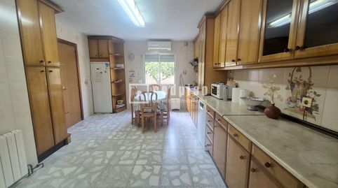 Chalet de 227m2, 4 plantas, 3 dormitorios, 2 baños, salón, cocina, buhardilla, sótano, garaje y patio de 253m2., imatge 5