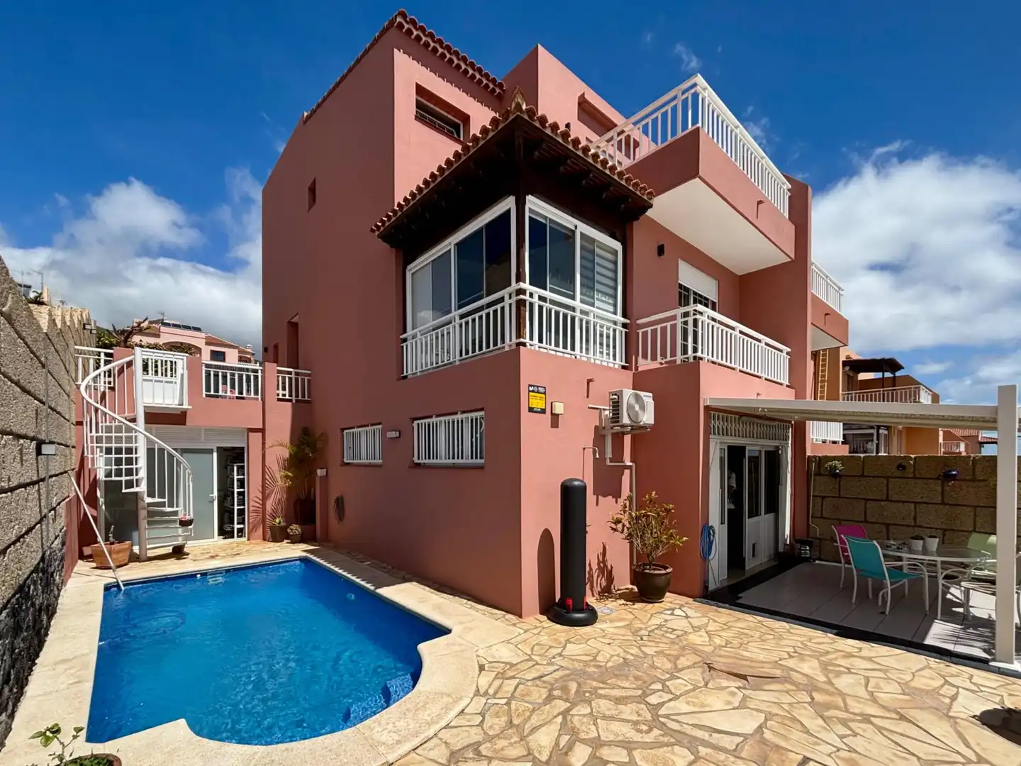 Vista exterior de Casa adosada en venta en Candelaria con Aire acondicionado, Terraza y Piscina