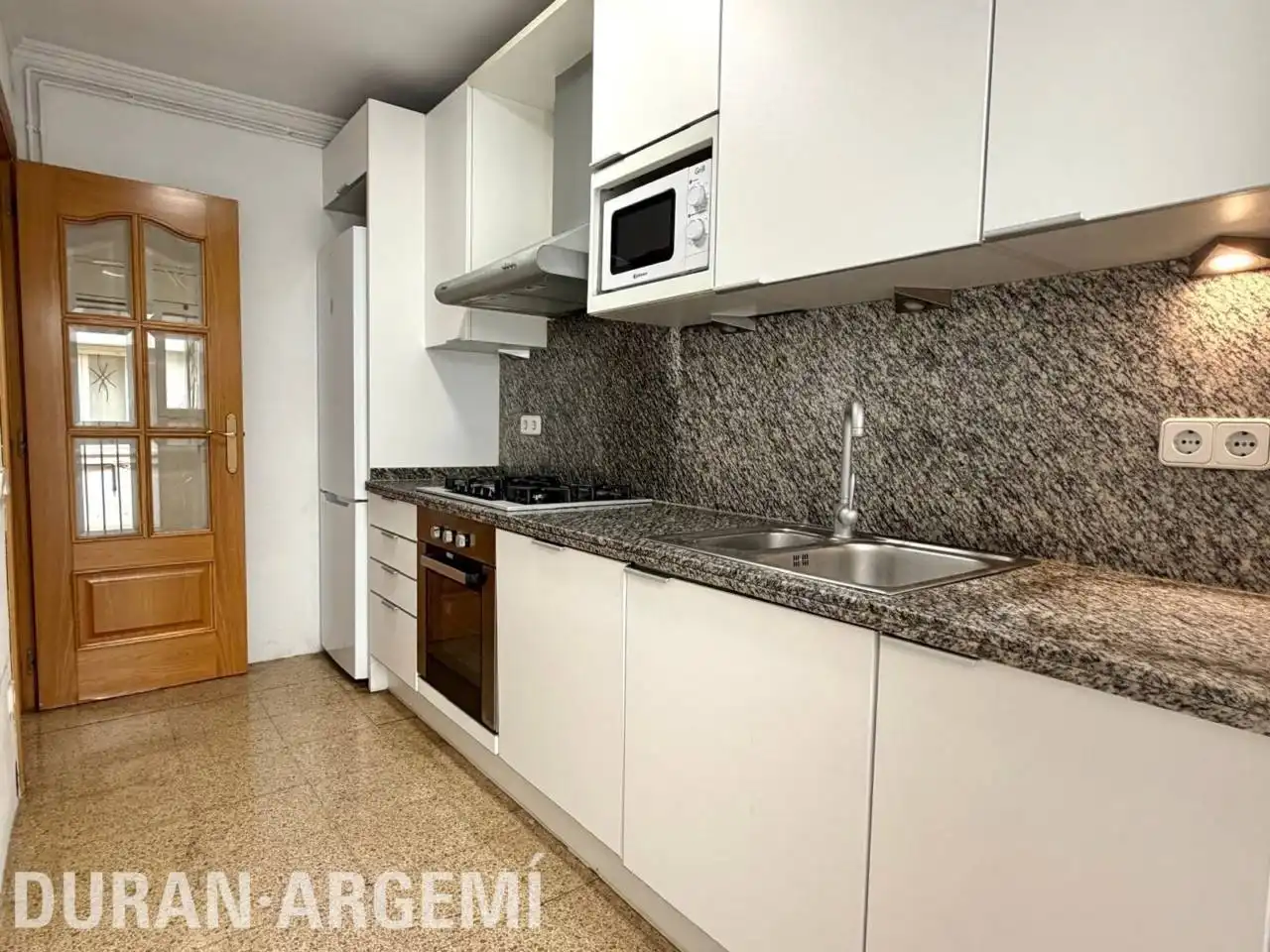 Küche von Dachboden zum Verkauf in Terrassa mit Möbliert und Balkon
