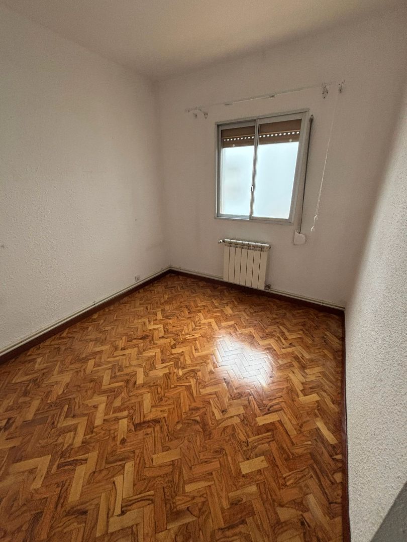 Bedroom of Flat for sale in  Zaragoza Capital  with Heating, Parquet flooring and Oven