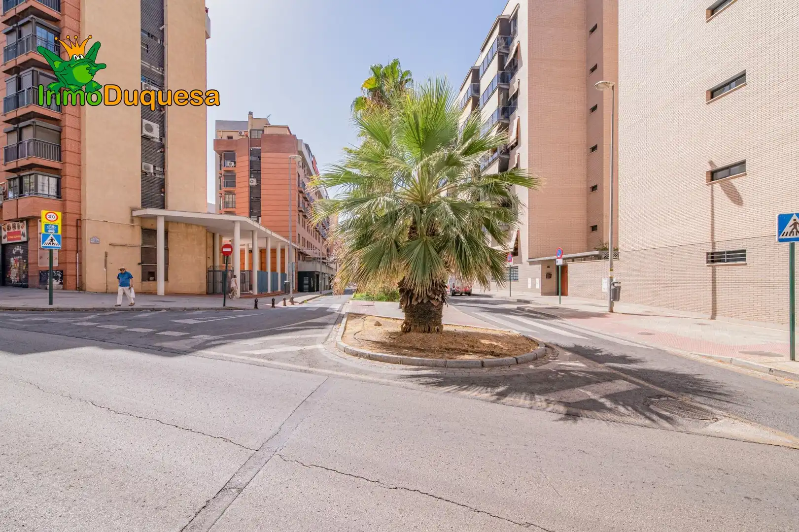 Vista exterior de Piso en venta en Granada con Aire acondicionado, Calefacción y Jardín privado