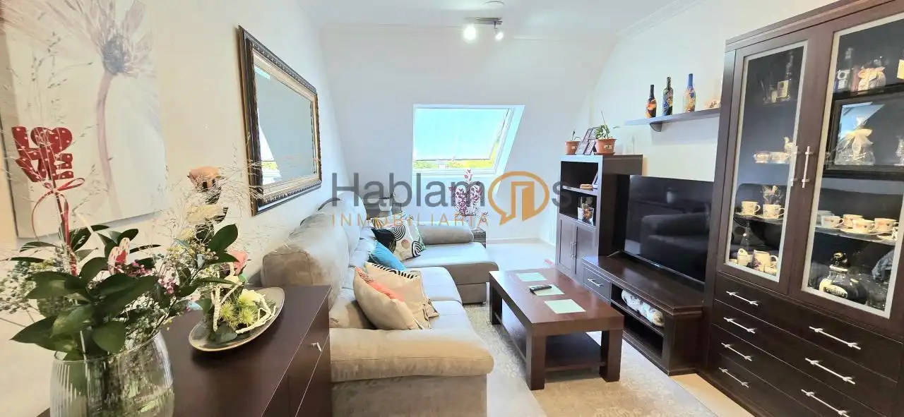 Sala d'estar de Àtic en venda en Caldas de Reis amb Calefacció, Parquet i Terrassa