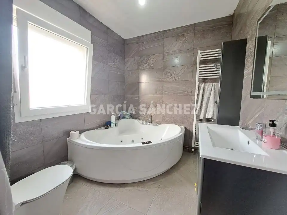 Bathroom of Houses for sale in Boiro  with Private garden, Terrace and Furnished