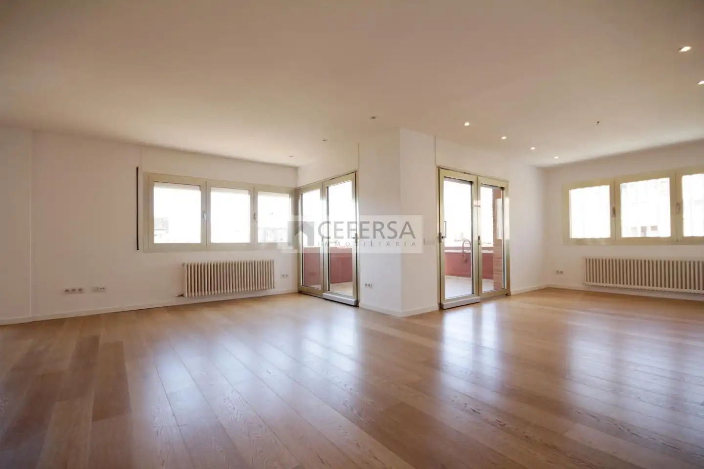 Wohnzimmer von Dachboden zur Miete in Barcelona mit Klimaanlage, Heizung und Parkett