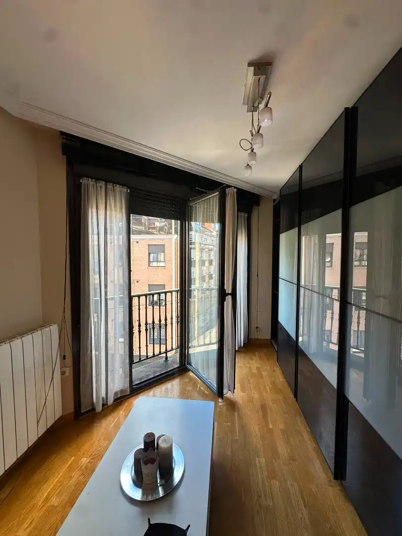 Piso con terraza en venta en Avenida Oviedo 8, imagen 2