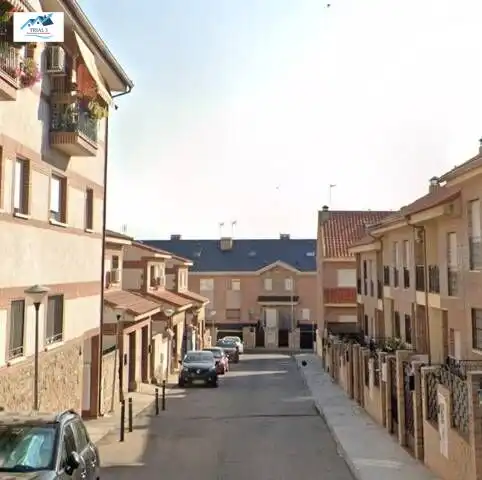 House with pool for sale in Calle SALVADOR DALI, imagen 2