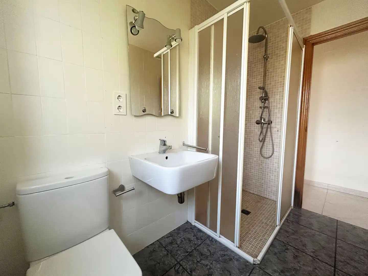 Baño de Piso en venta en Torelló con Calefacción