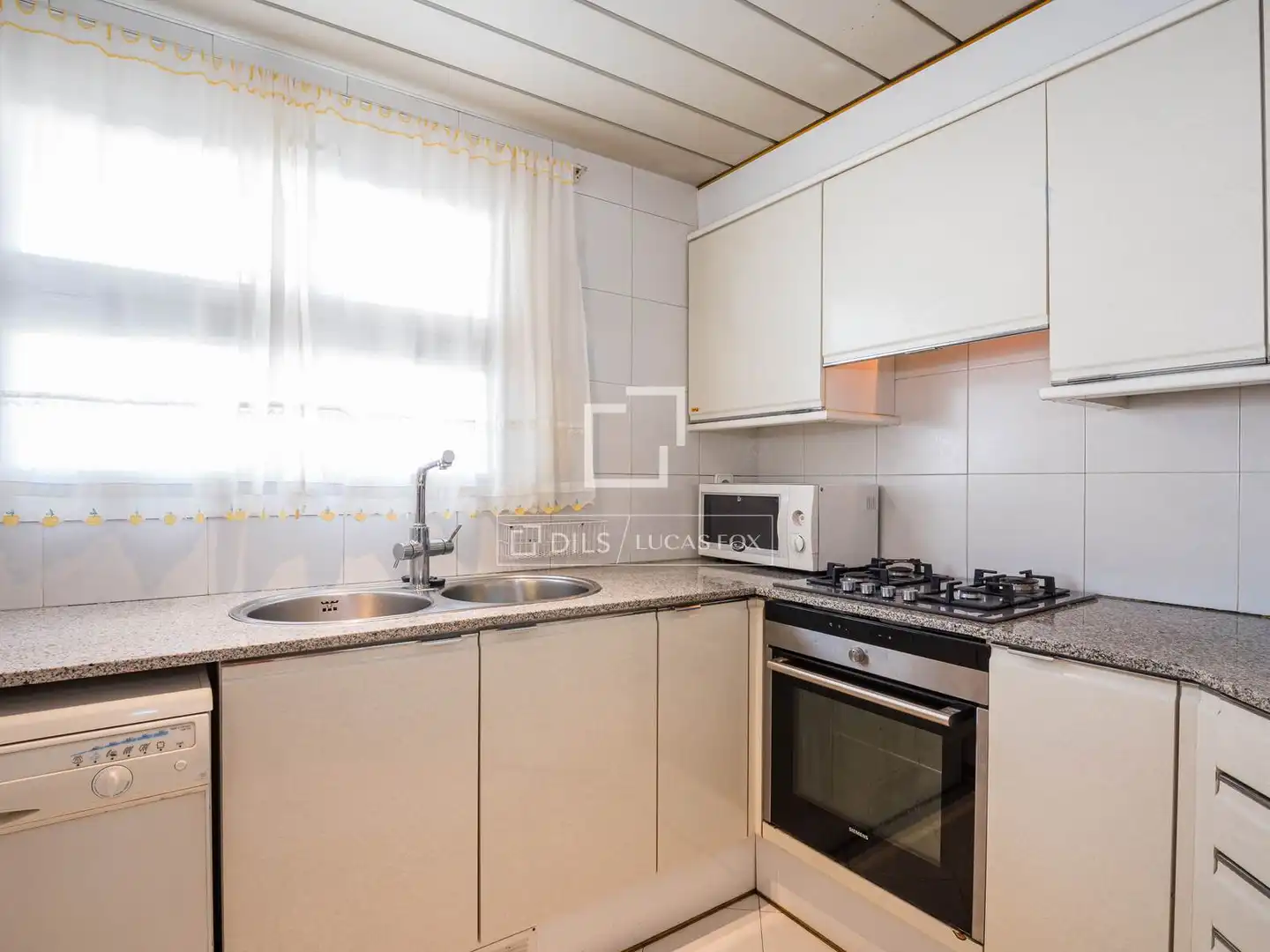 Kitchen of Flat for sale in Sant Cugat del Vallès  with Air Conditioner, Heating and Terrace