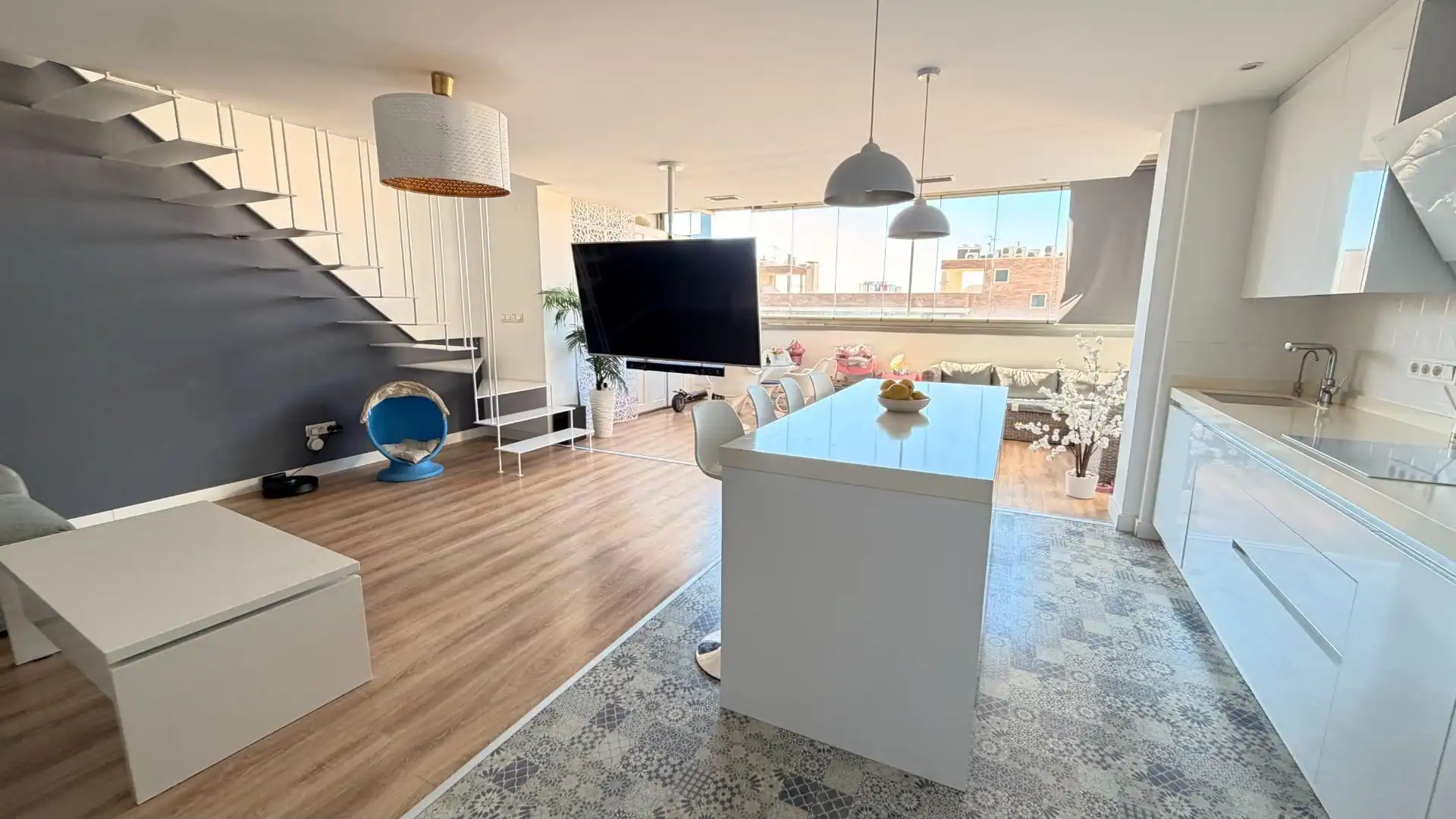 Esszimmer von Dachboden zum Verkauf in Elche / Elx mit Heizung, Terrasse und Abstellraum