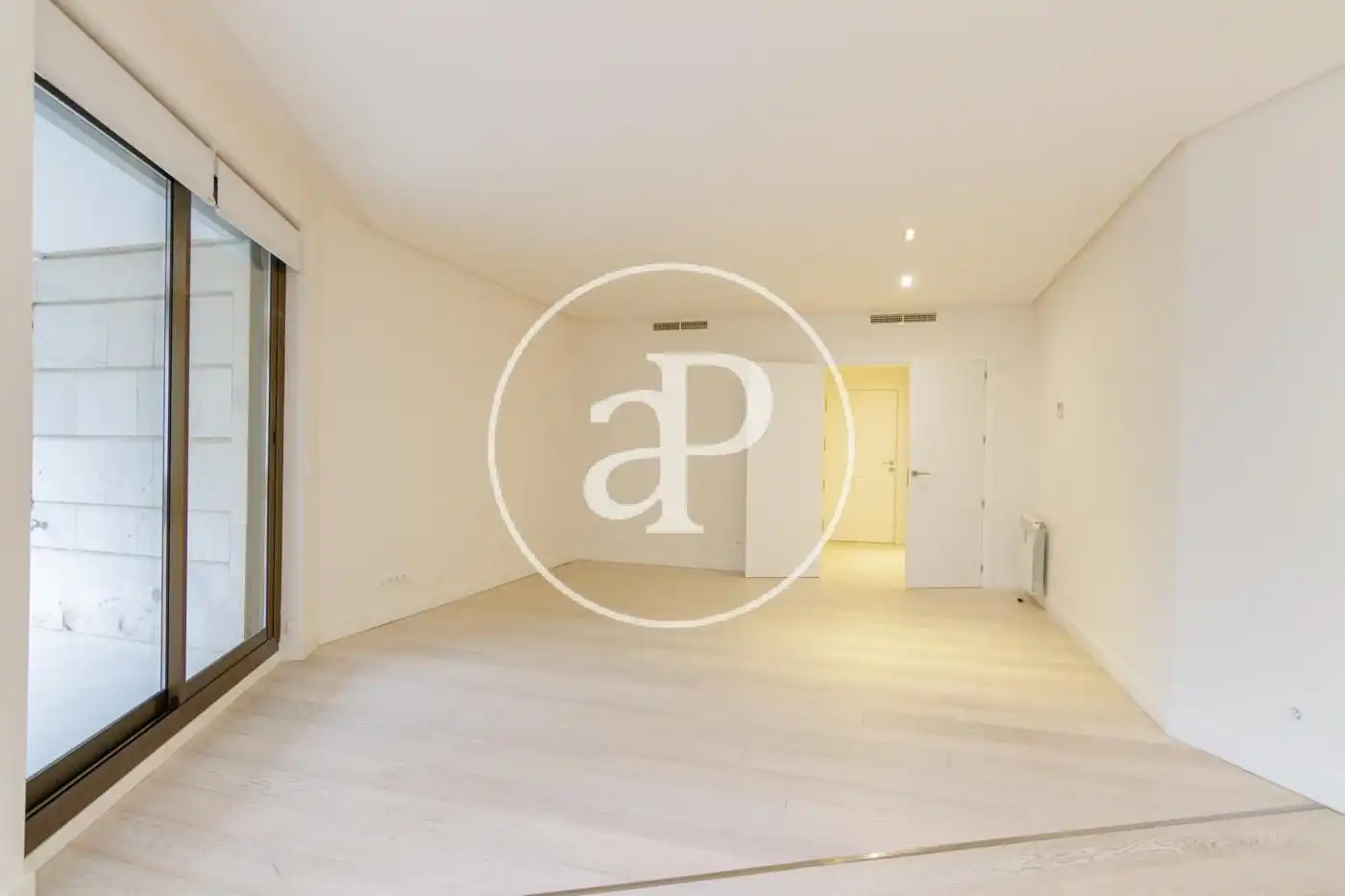 Sala de estar de Piso de alquiler en Madrid con Aire acondicionado, Calefacción y Jardín privado