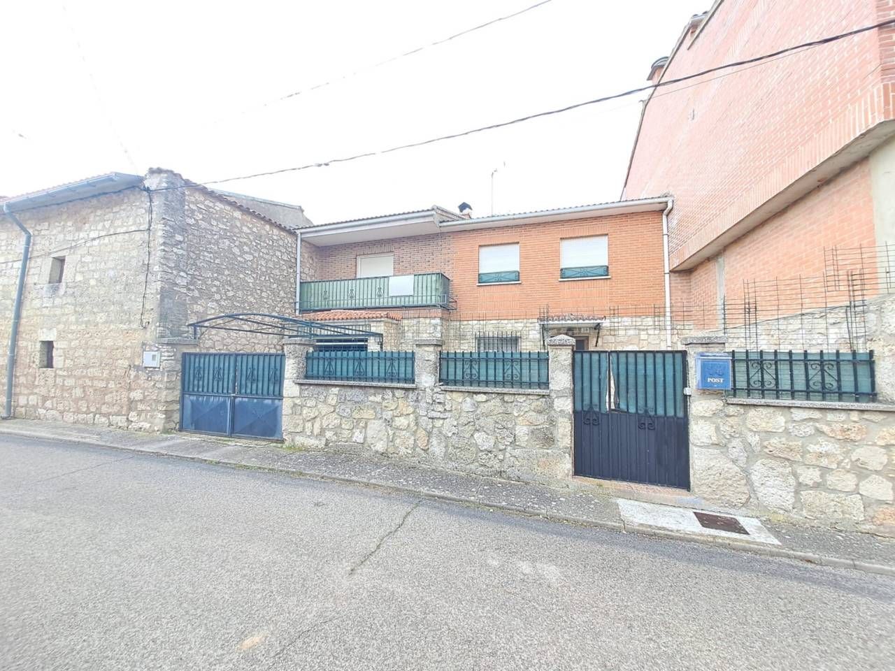 Vista exterior de Casa o xalet en venda en Merindad de Río Ubierna amb Calefacció, Jardí privat i Terrassa