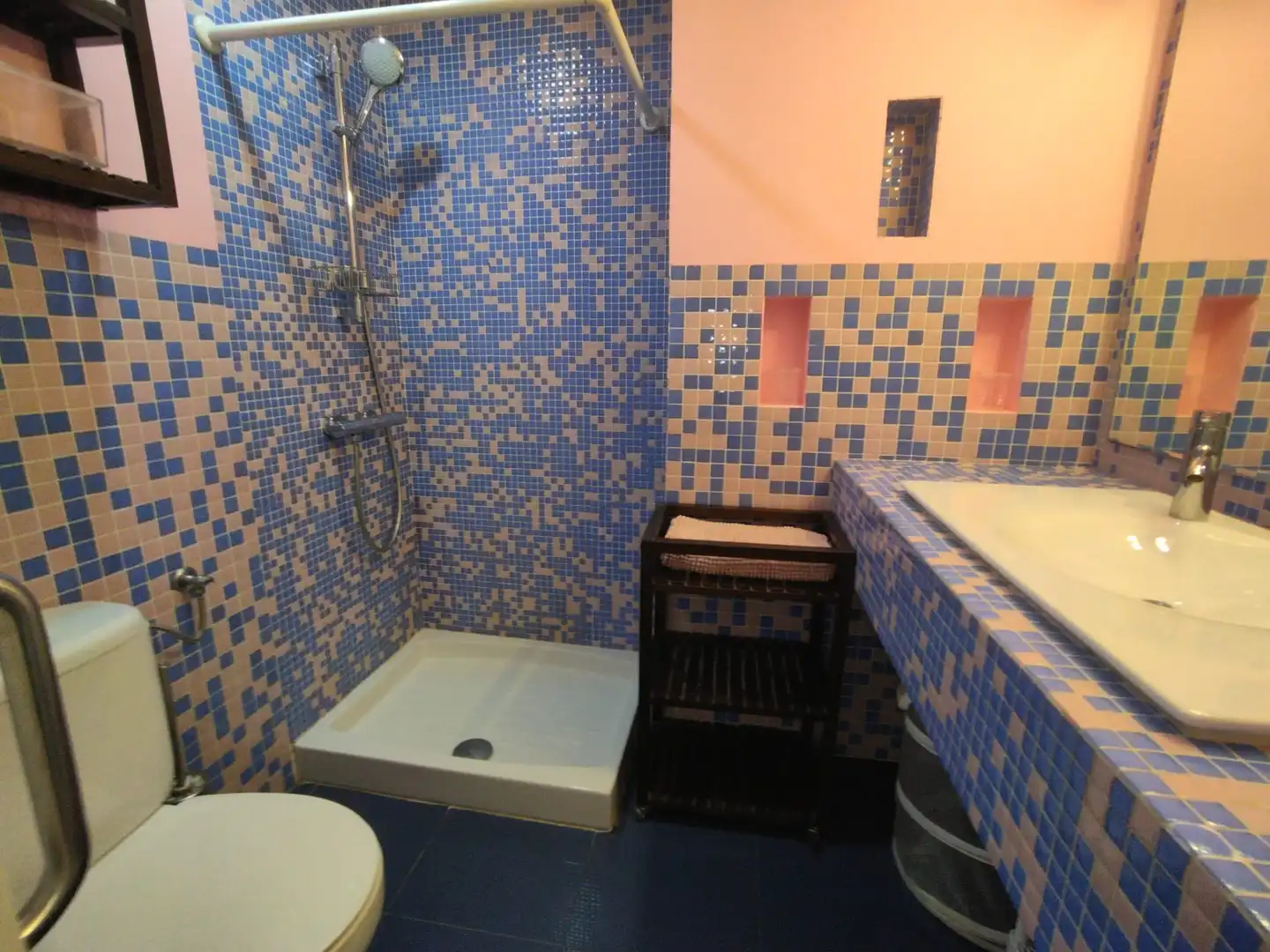 Baño de Piso de alquiler en Sevilla con Aire acondicionado, Calefacción y Amueblado