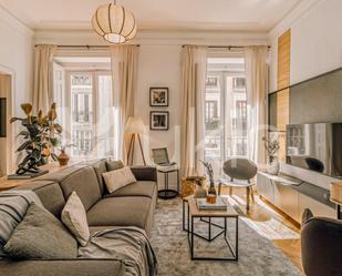 Sala d'estar de Apartament de lloguer en  Madrid Capital amb Aire condicionat, Calefacció i Moblat