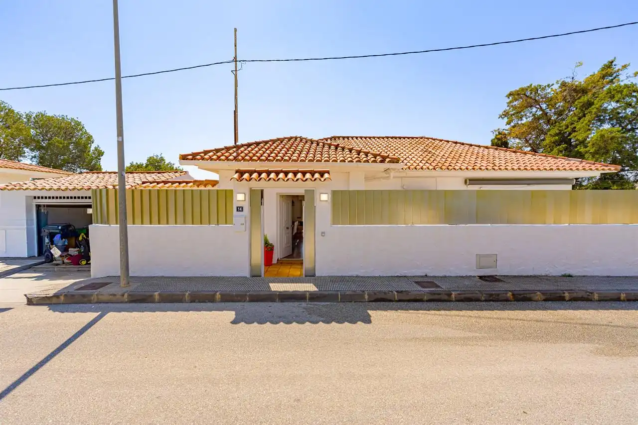 Vista exterior de Casa o chalet en venta en La Nucia con Aire acondicionado, Jardín privado y Piscina