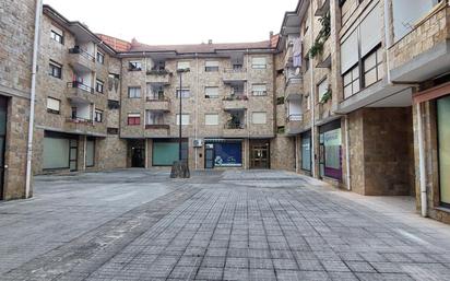 Vista exterior de Pis en venda en Los Corrales de Buelna  amb Calefacció, Traster i Balcó