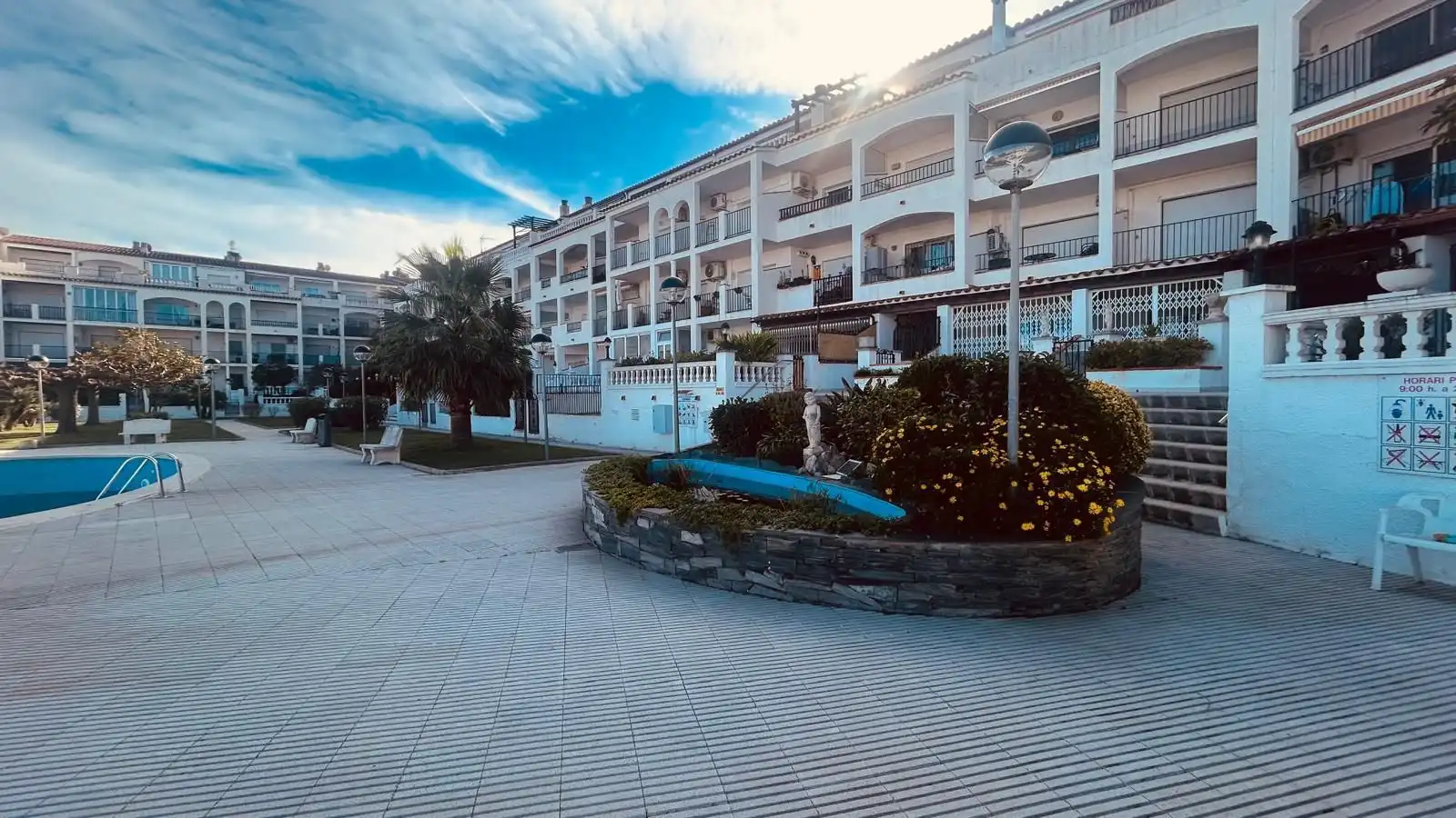 Vista exterior de Apartamento en venta en Empuriabrava con Aire acondicionado, Terraza y Piscina comunitaria