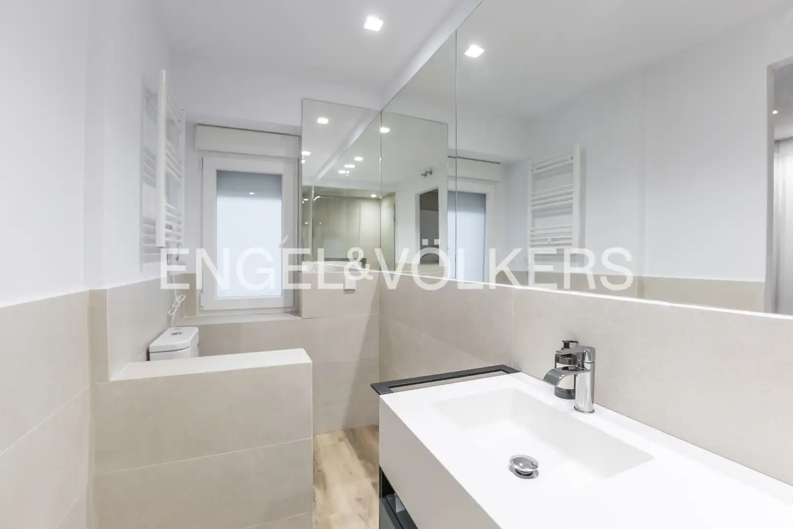 Badezimmer von Wohnung zum Verkauf in Madrid mit Heizung und Möbliert