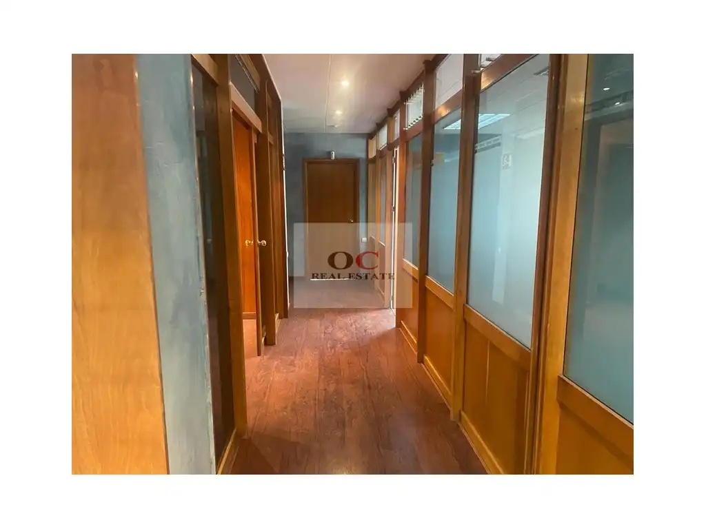 Office space with lift for sale in N/A