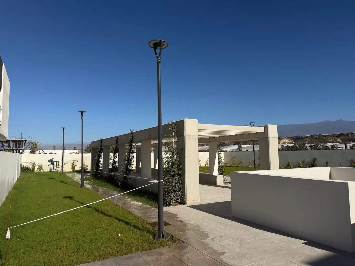 Vista exterior de Casa o chalet de alquiler en El Ejido con Jardín privado, Terraza y Piscina comunitaria
